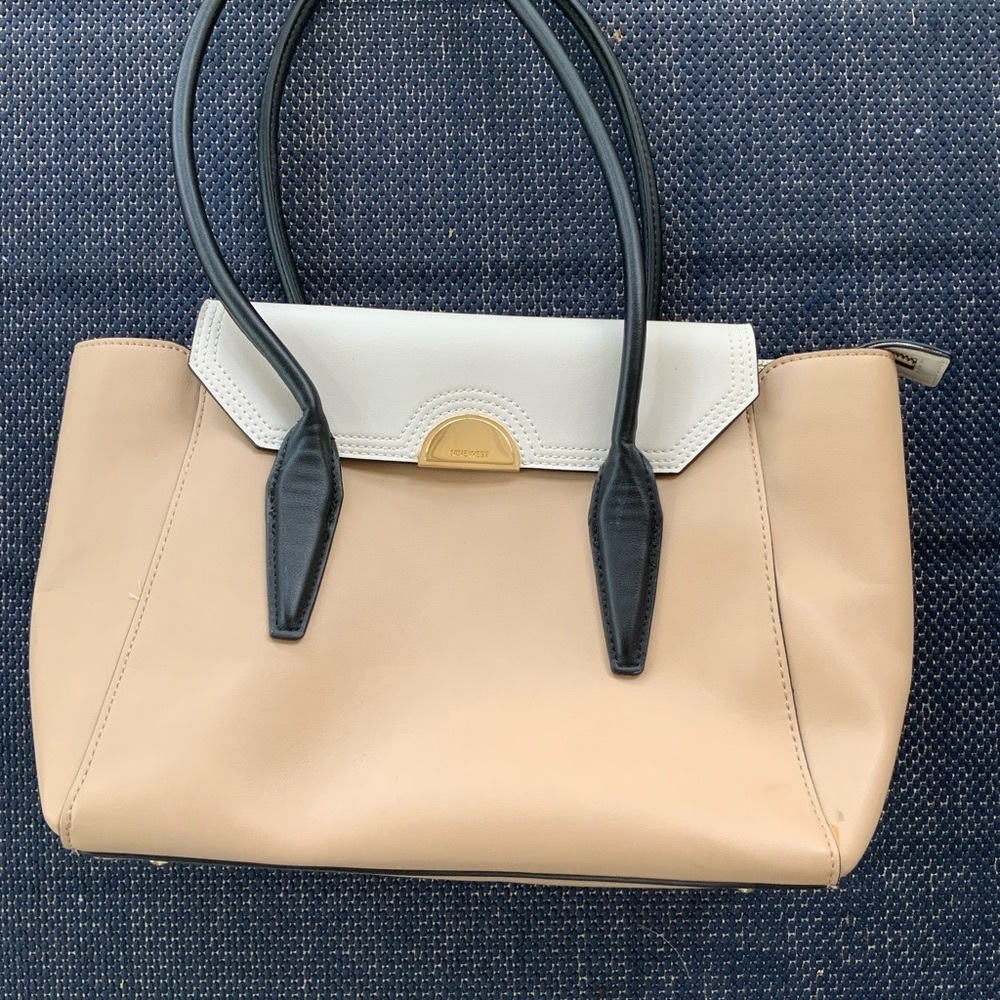 Very nice hand bag.